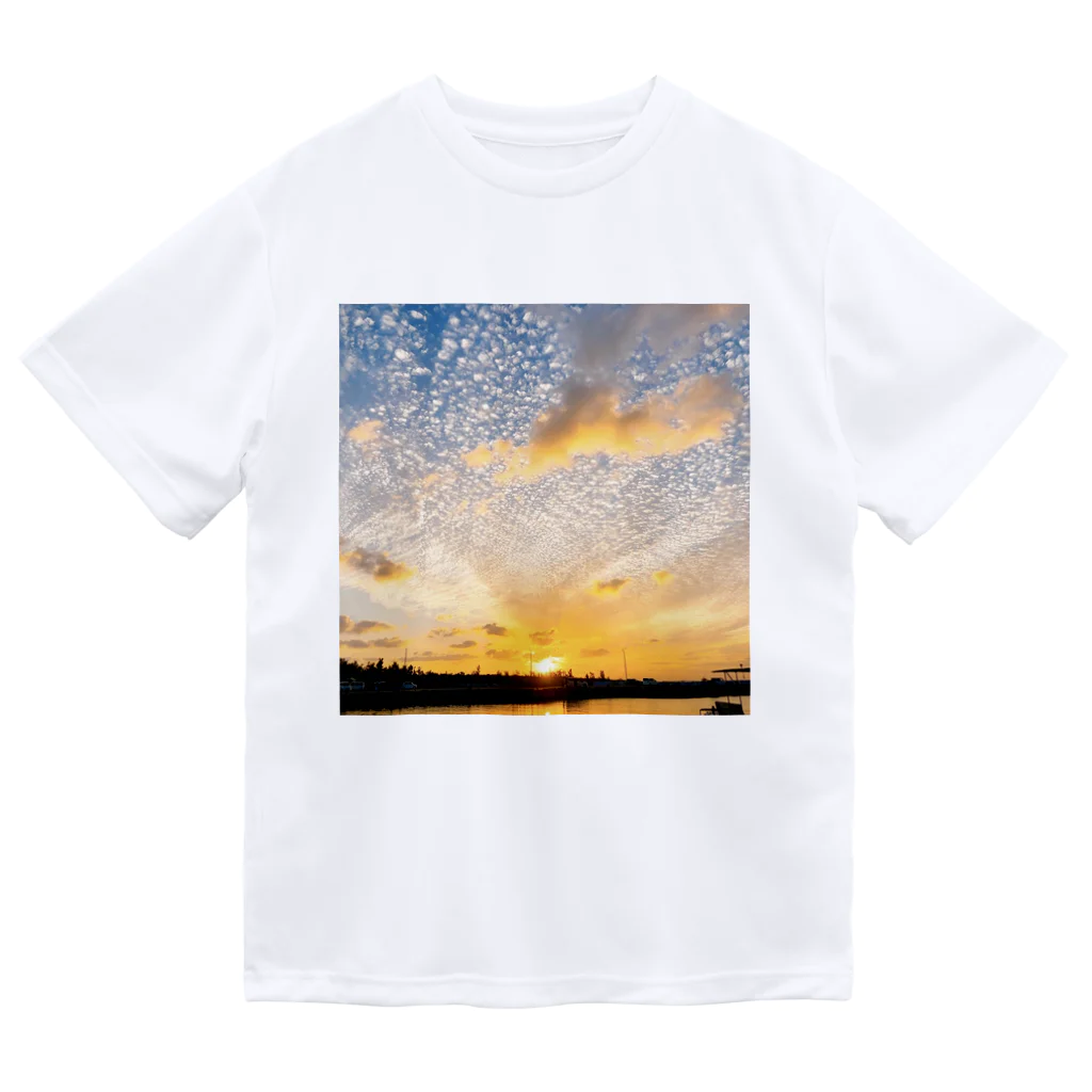 makoyama510のsummer evening Dry T-Shirt