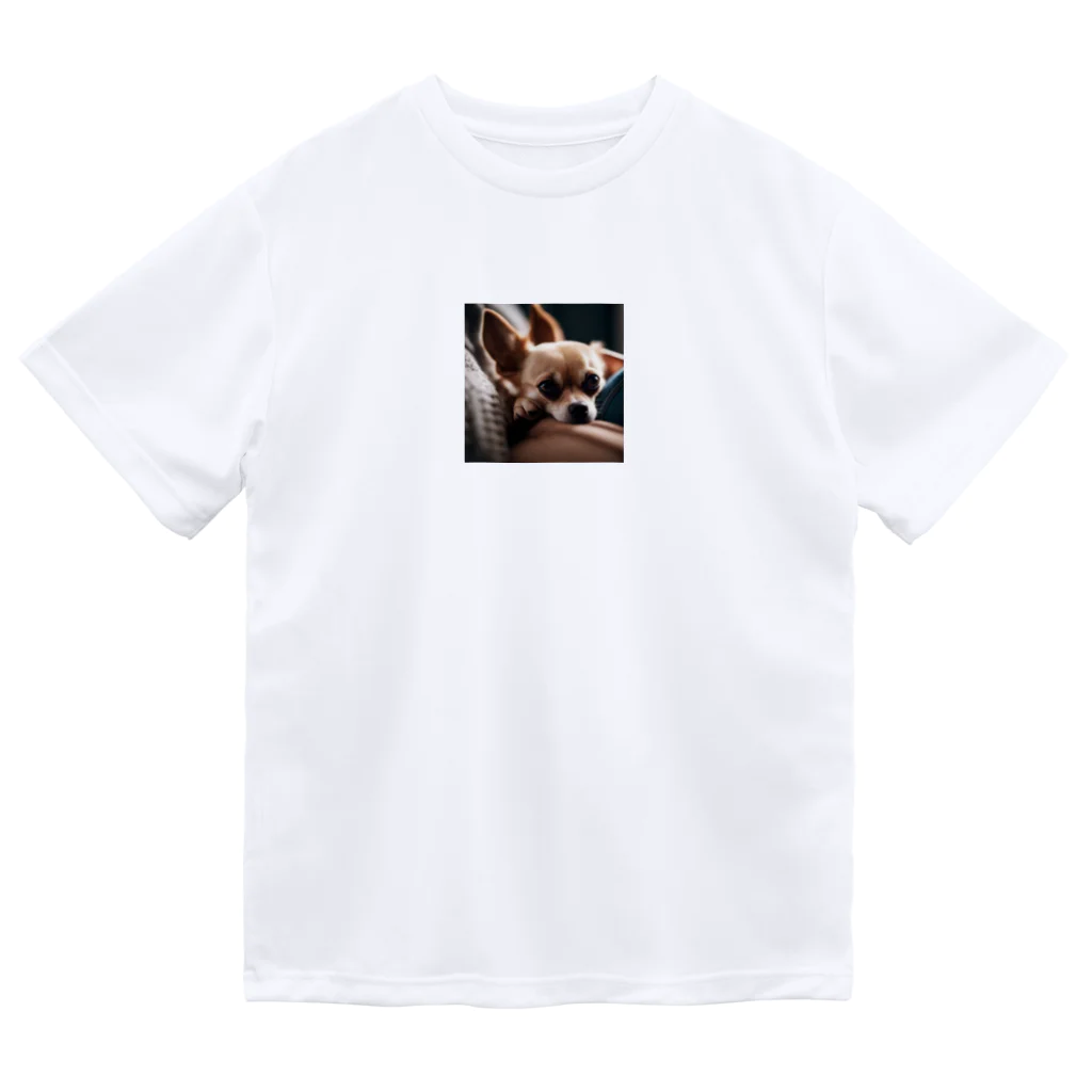 oscartakaの飼い主の足元にくっついているチワワ Dry T-Shirt