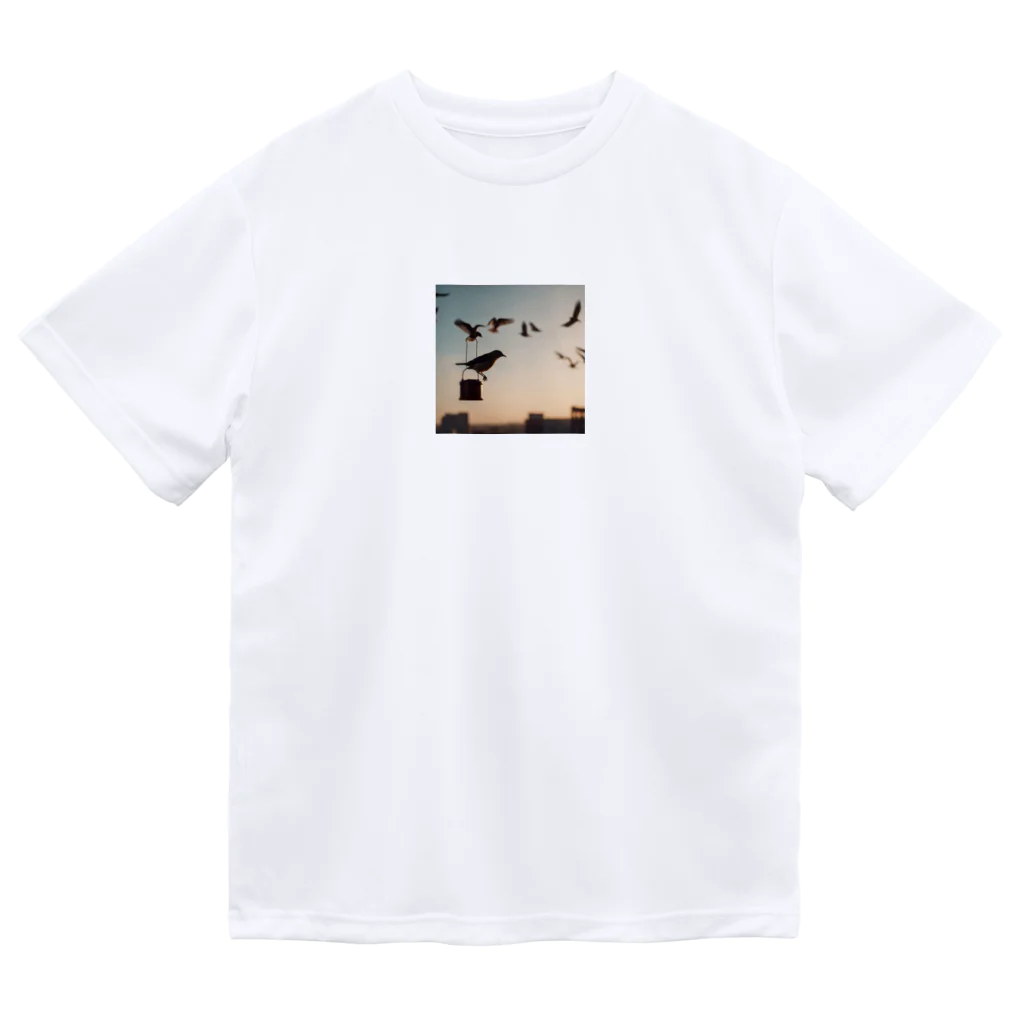 simaenaga234の夕方の鳥 ドライTシャツ