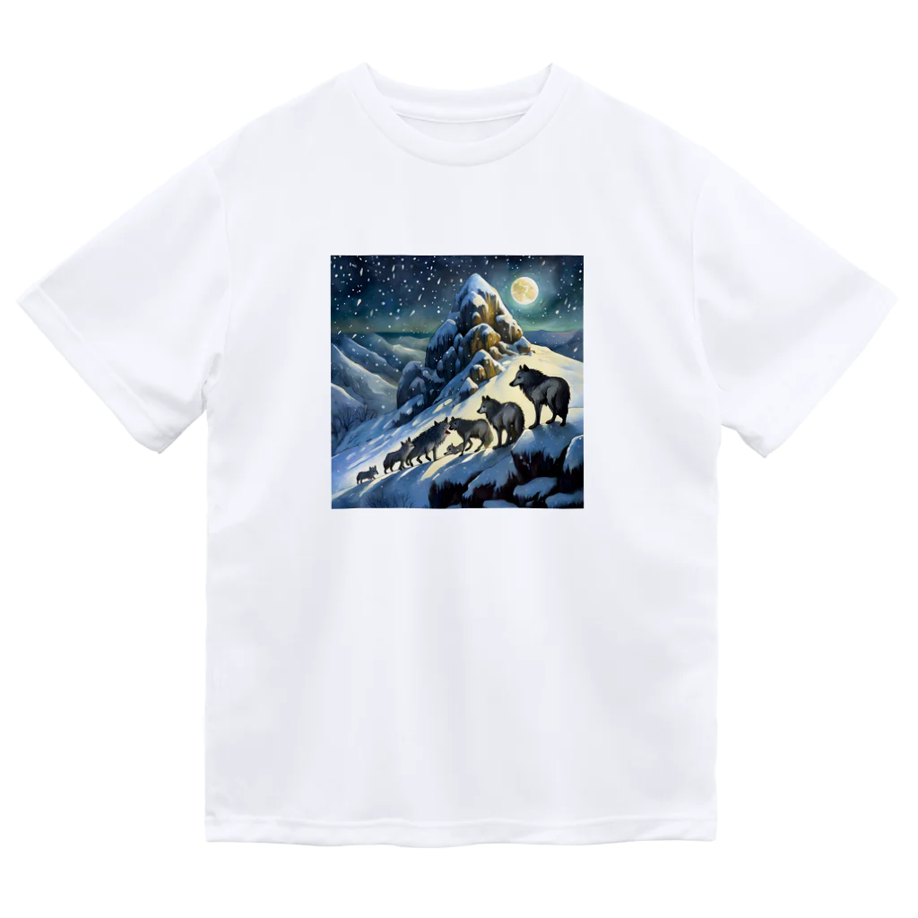 DREAMHOUSEの雪山のオオカミの群れ Dry T-Shirt