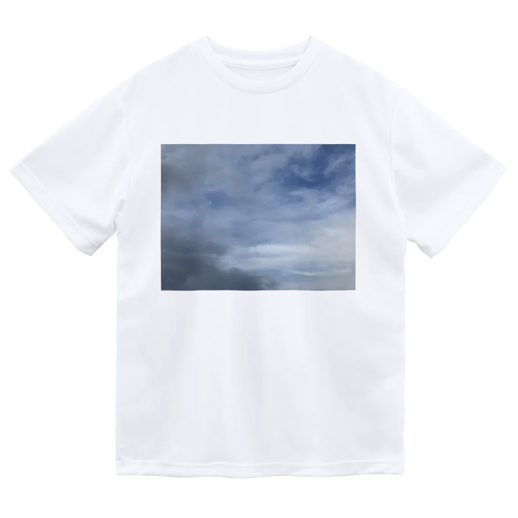 そらの4月16日　吹き荒れる風と雲 Dry T-Shirt