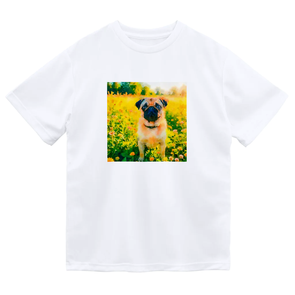 犬好きのしましまの水彩画の犬 花畑のパグのイラスト ドライTシャツ