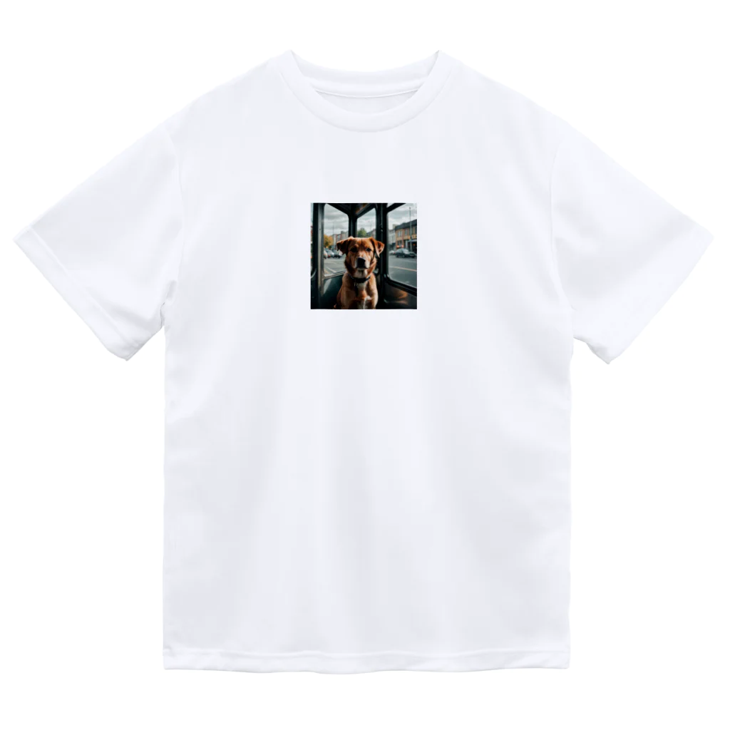 kokin0のバスの中で座る犬 dog sitting on the bus Dry T-Shirt