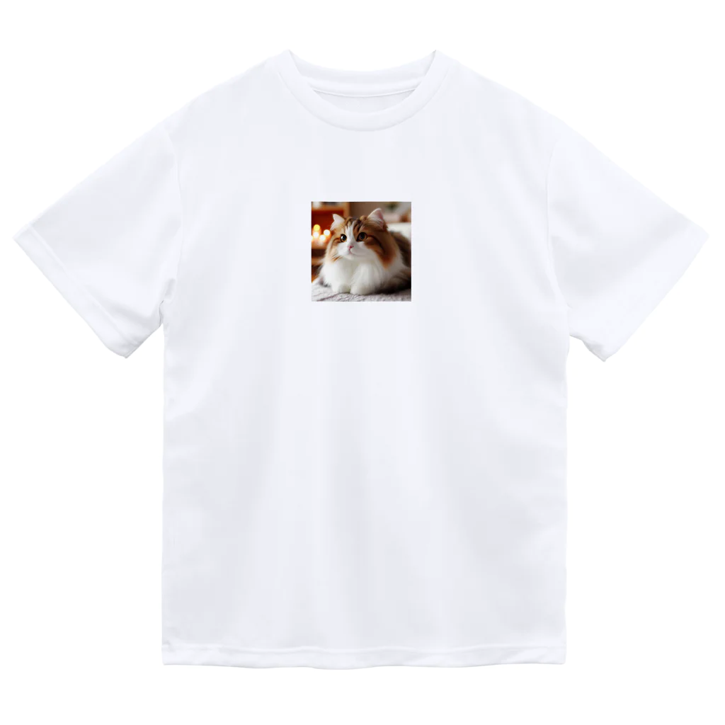 猫　ねこグッズギャラリーのふわふわの三毛猫 Dry T-Shirt