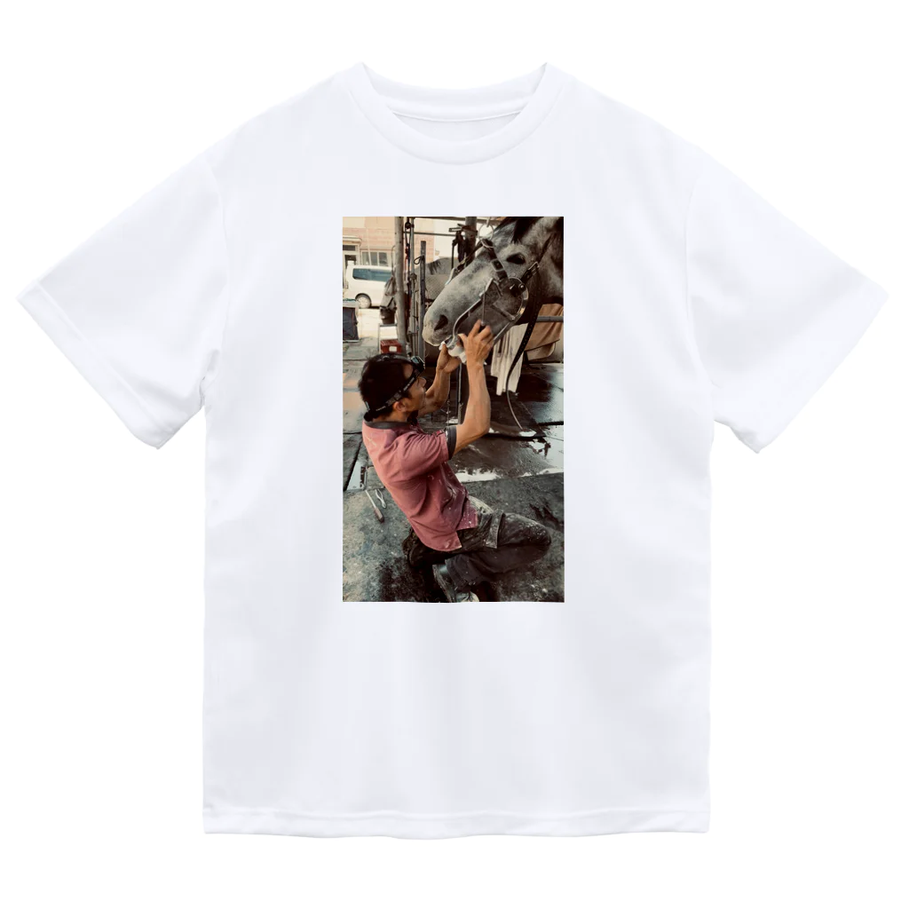 uggta0707の馬の歯医者さん Dry T-Shirt