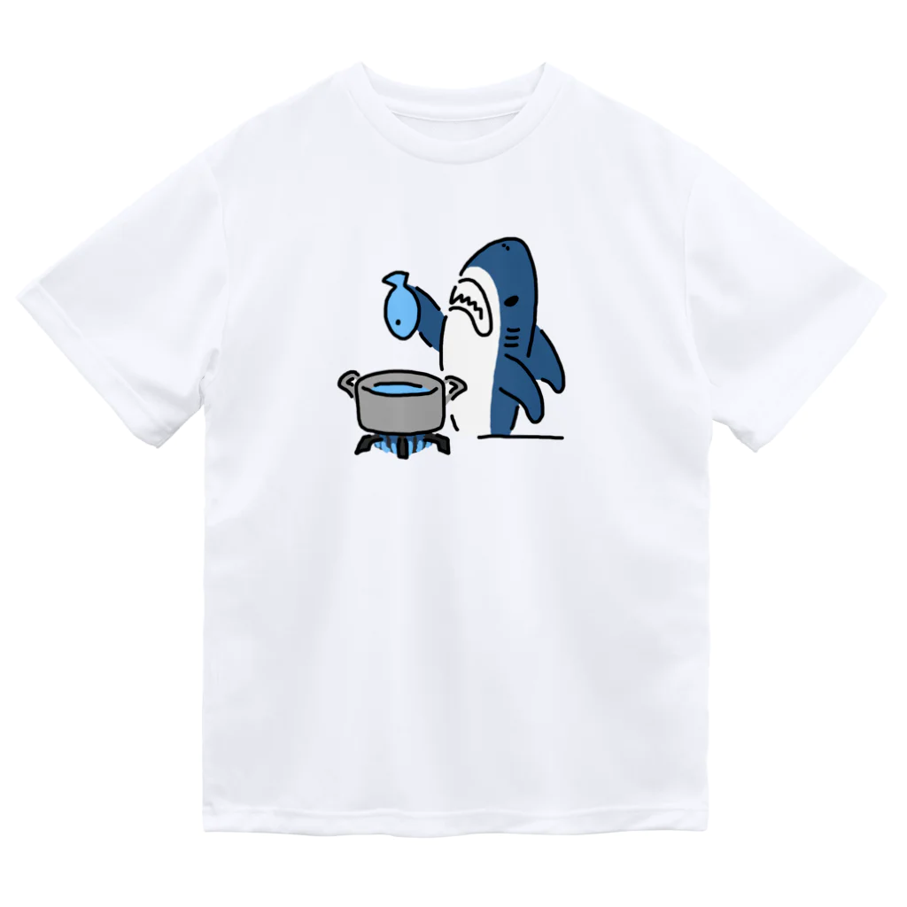 サメ わりとおもいの魚を茹でるサメ Dry T-Shirt