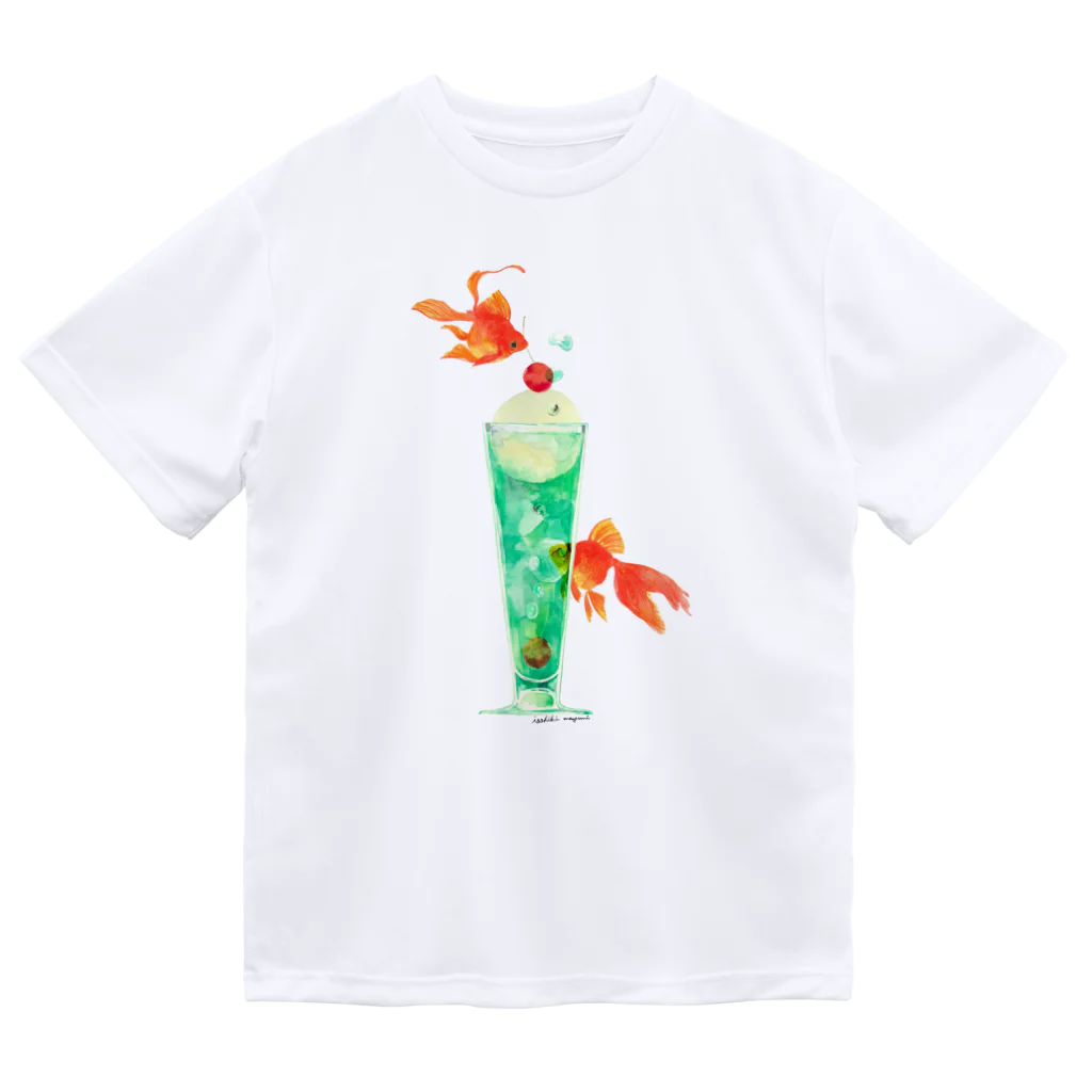 isshiki mayumiの金魚とソーダが夢の泡 ドライTシャツ