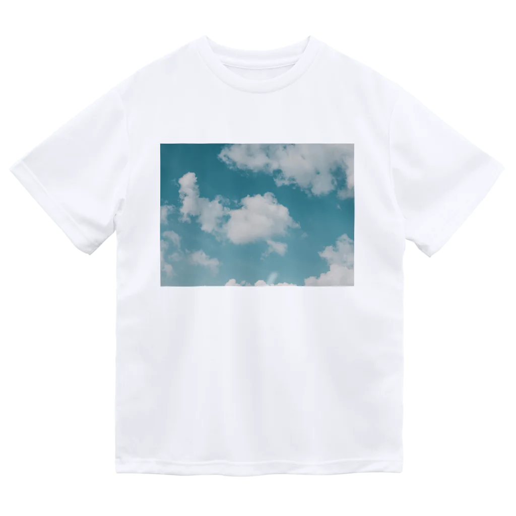 orange_honeyの青空 Dry T-Shirt