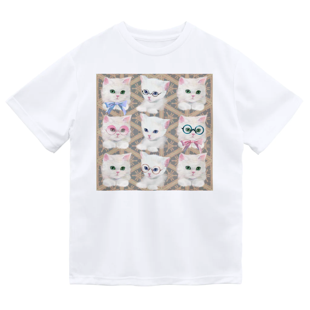 NORIMA'S SHOP のリボンとおしゃれメガネをかけた白猫と北欧風パターンイラスト ドライTシャツ