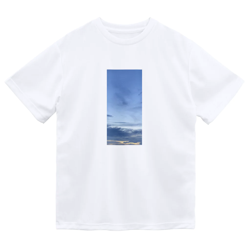 うさぎ少年アンソニーのもうすぐ夜になる夕暮れ時 ドライTシャツ