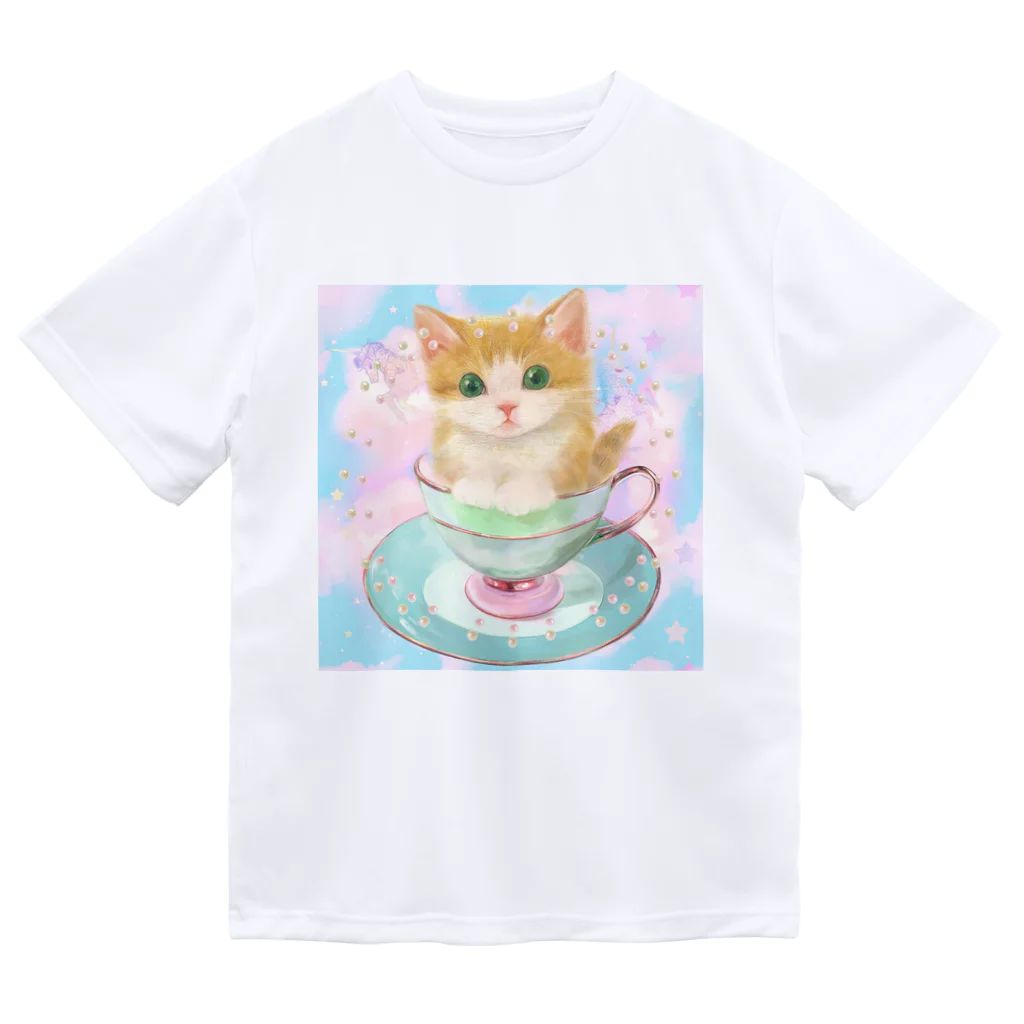 NORIMA'S SHOP のティーカップに入った茶シロ子猫の夢かわイラスト Dry T-Shirt