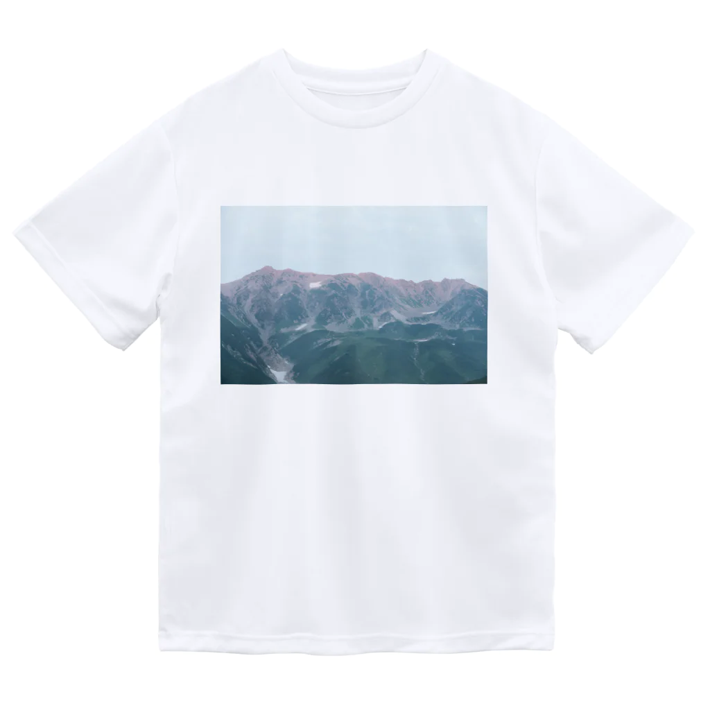 山のおみせやさんのねむりゆく山_1 ドライTシャツ