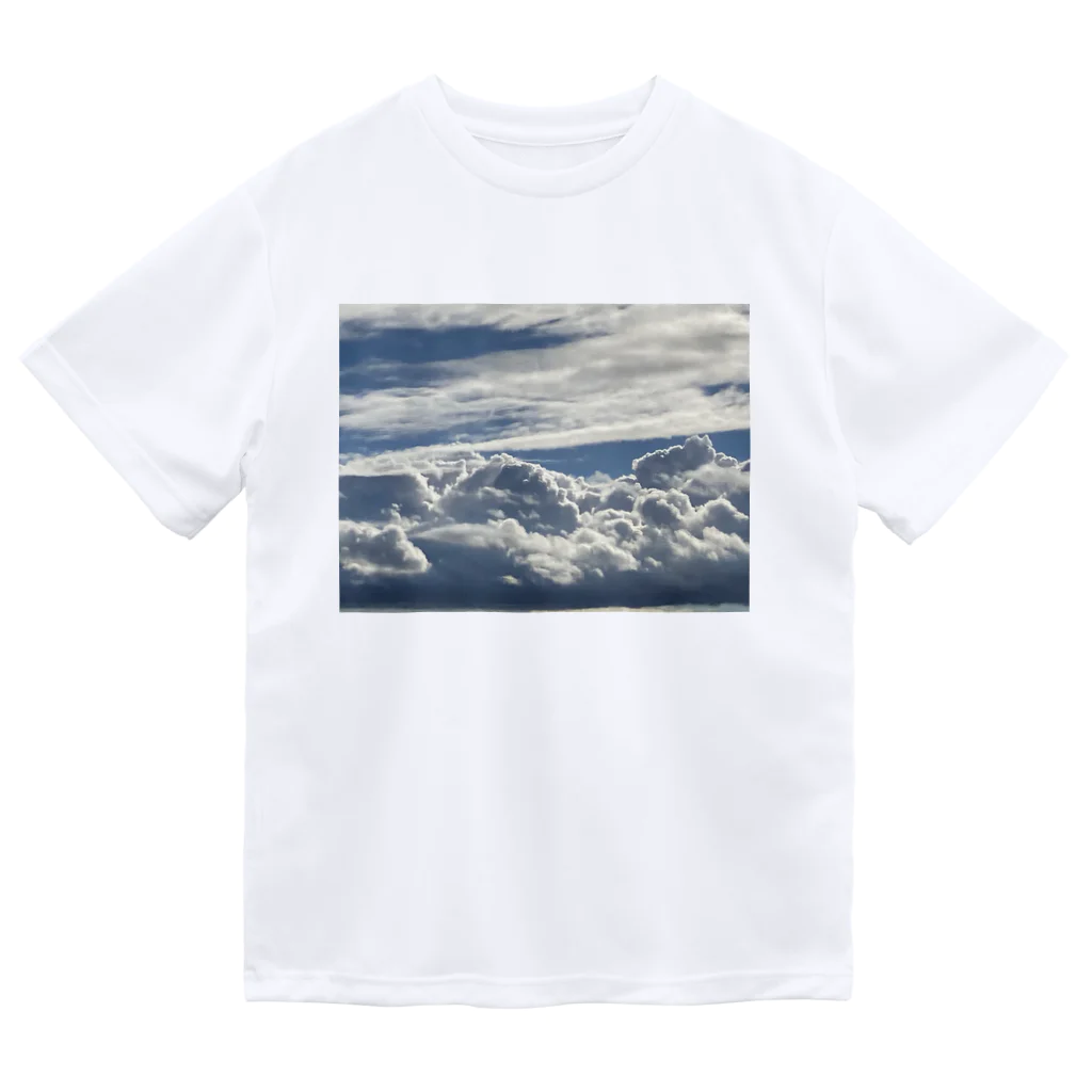 天使のいる街の雨が止んだ秋の空 ドライTシャツ