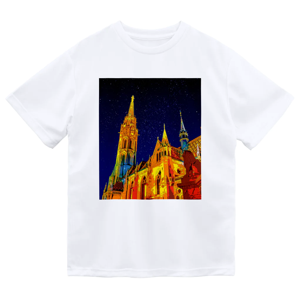 GALLERY misutawoのハンガリー 夜のマーチャーシュ聖堂 Dry T-Shirt
