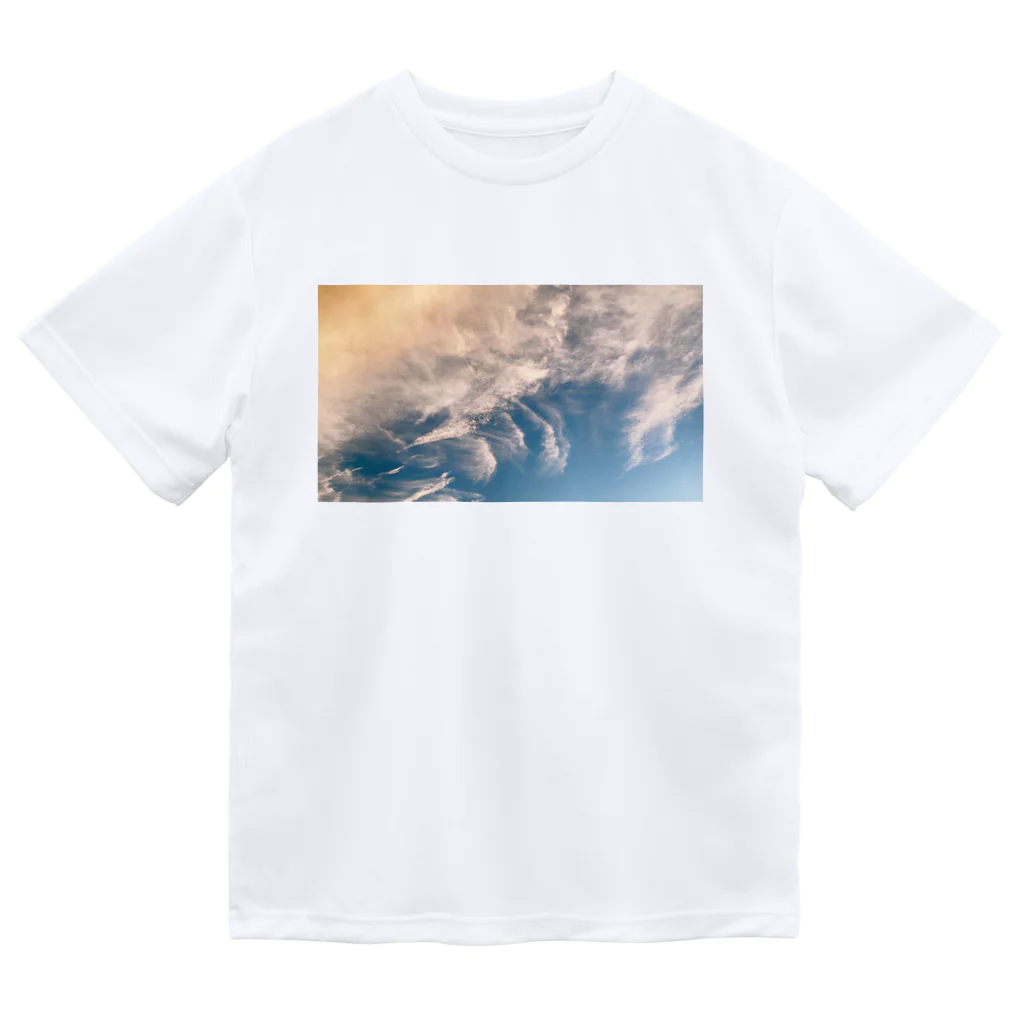 天使のいる街の秋の天使 Dry T-Shirt