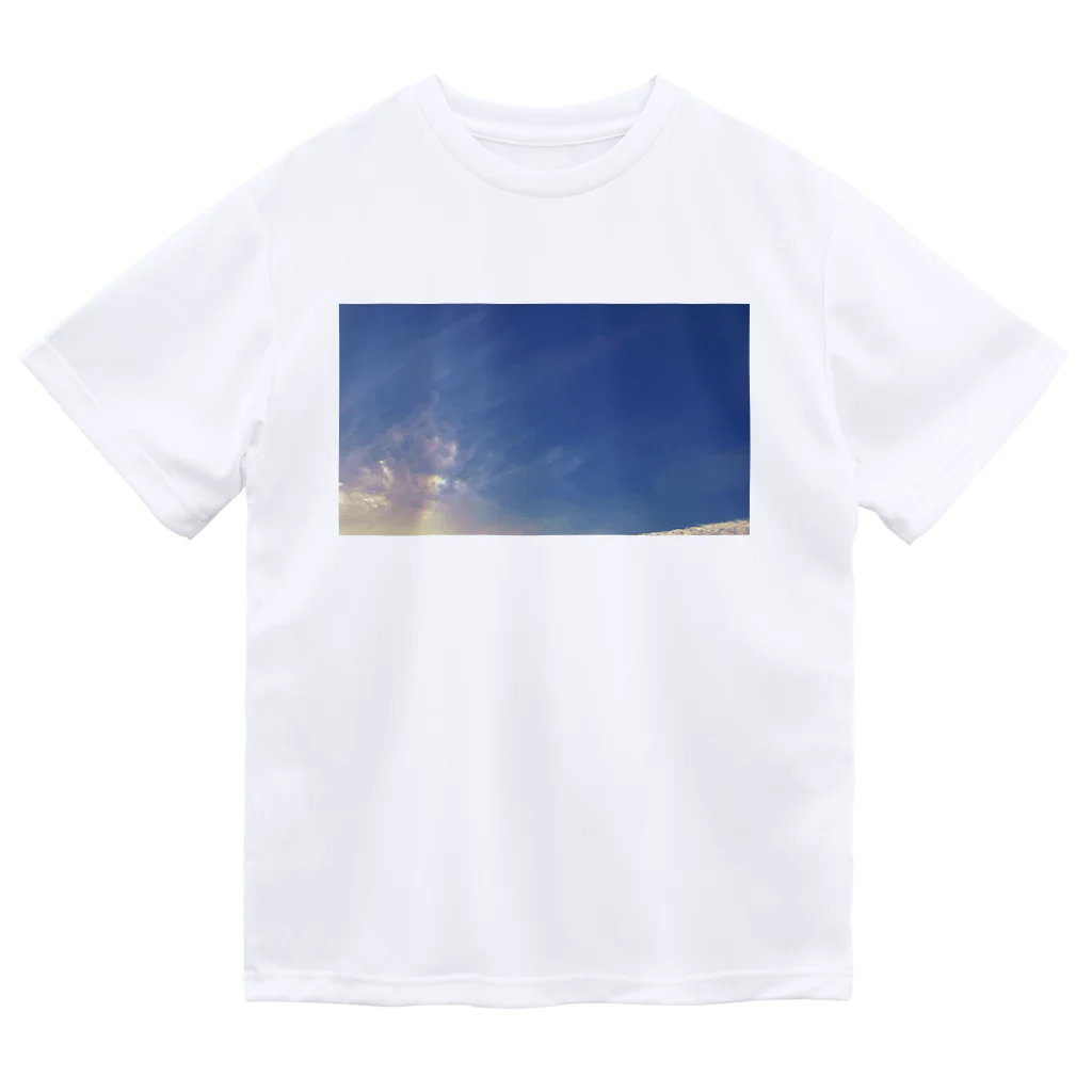 天使のいる街の秋の彩雲 ドライTシャツ