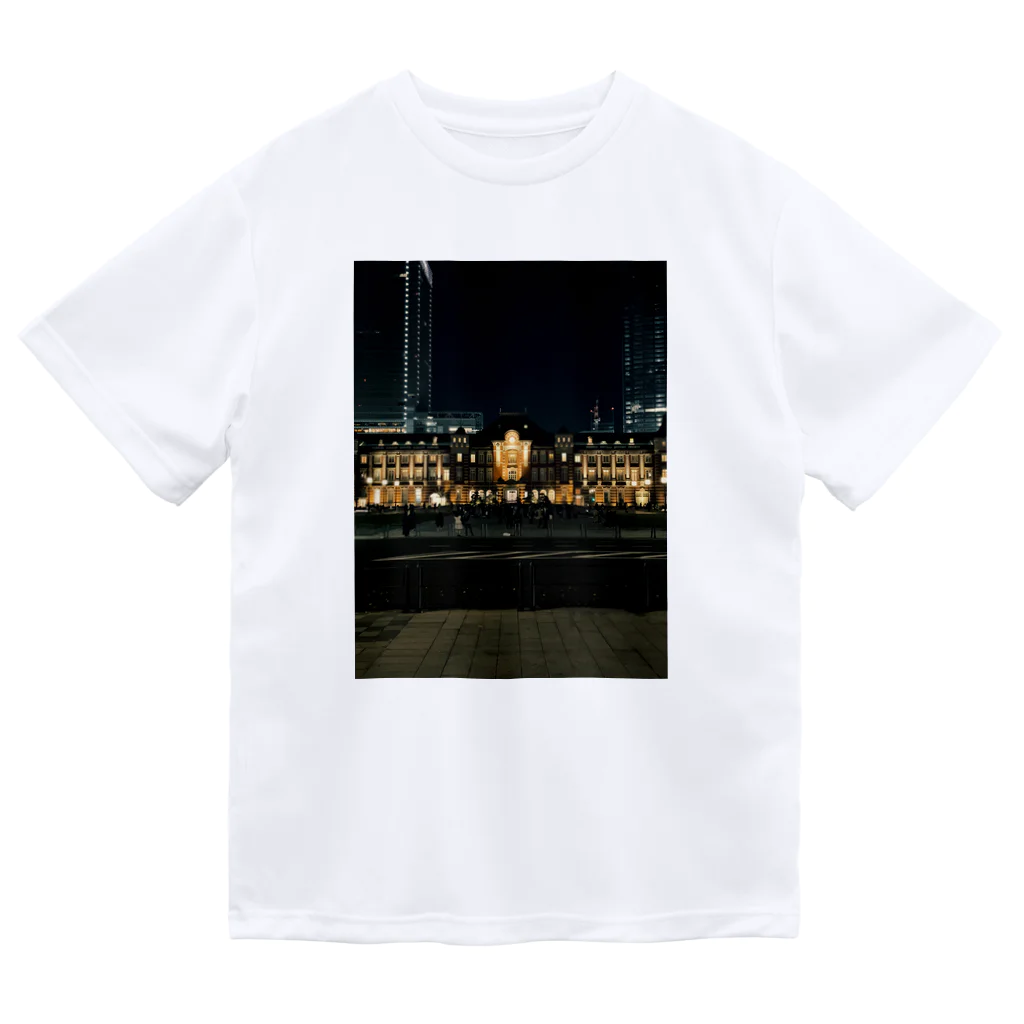 Sumaの夜の東京駅 Dry T-Shirt