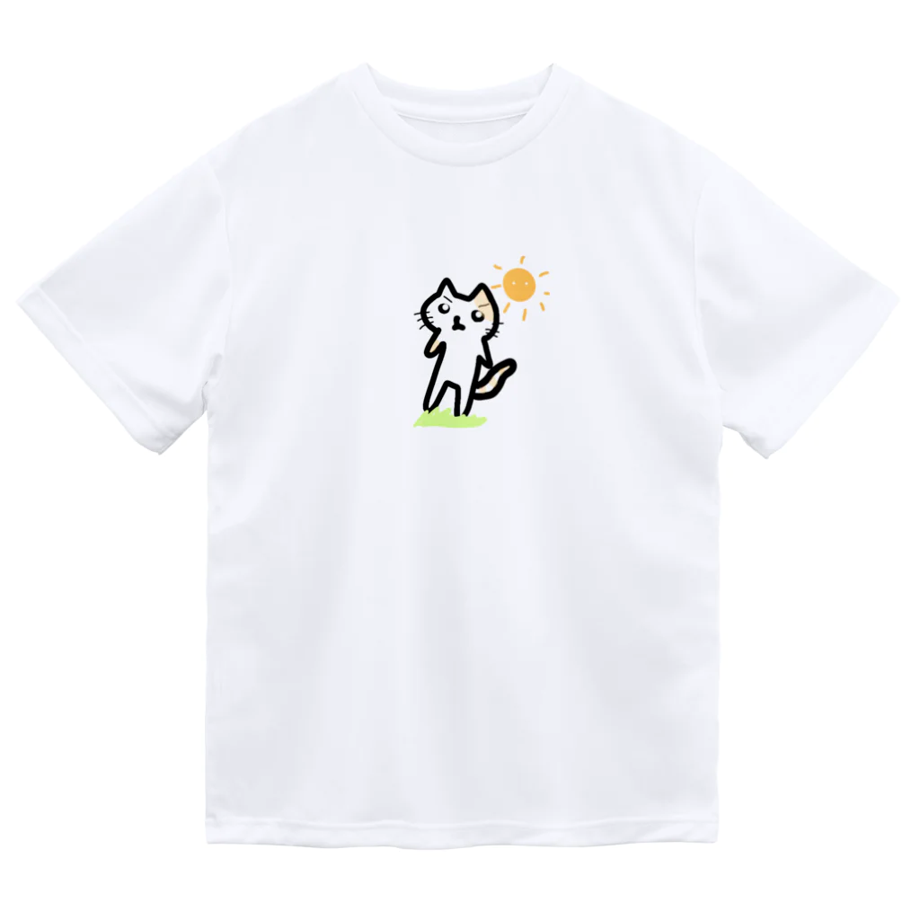 たまねこの目を見開いた猫 Dry T-Shirt