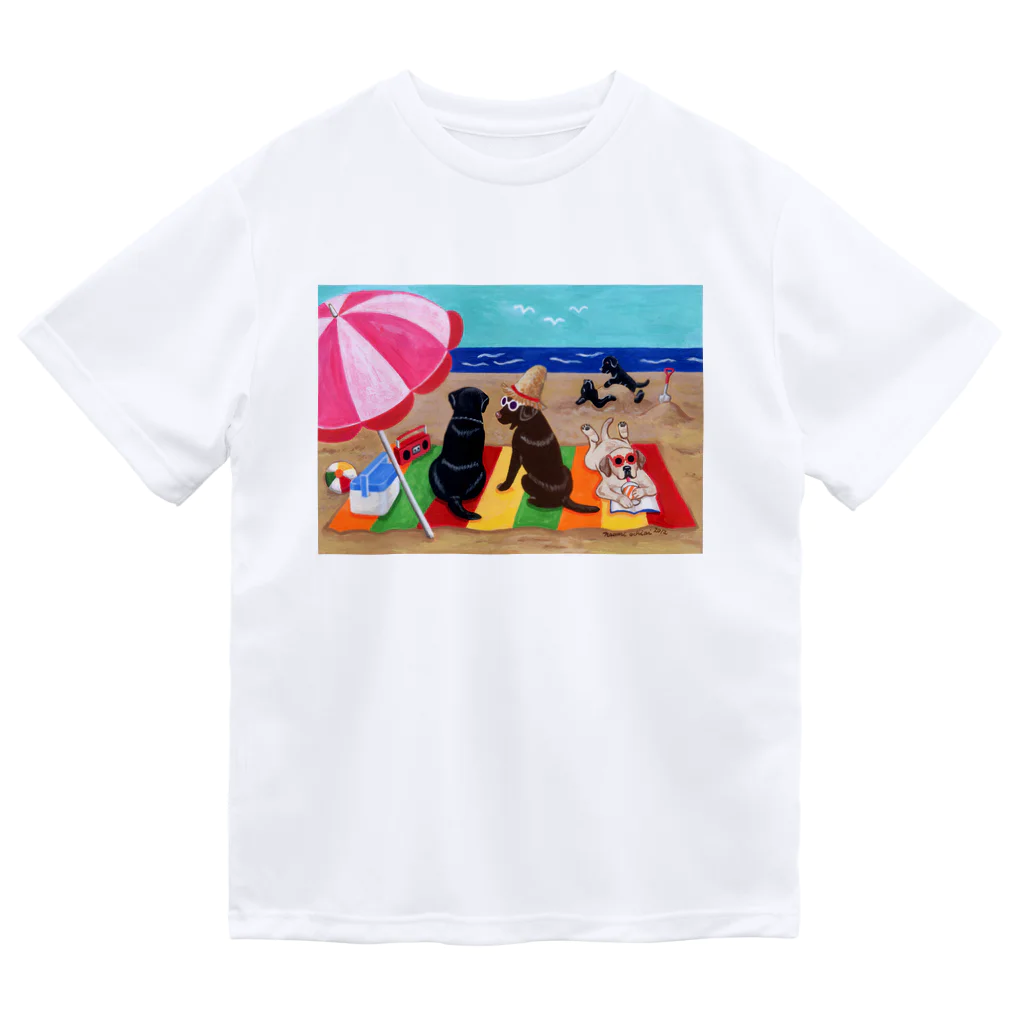 ハッピー・ラブラドールズの浜辺のラブラドール Dry T-Shirt