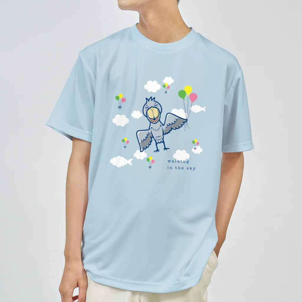 ハシビロ☆SHOPのハシビロコウ☆walking in the sky（風船） ドライTシャツ