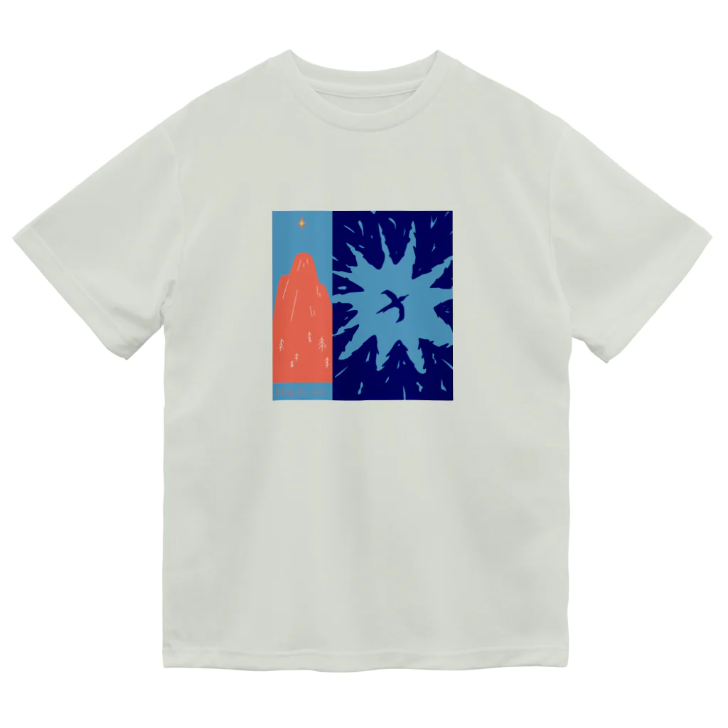 Tina’s storeの山と森と鳥 Dry T-Shirt