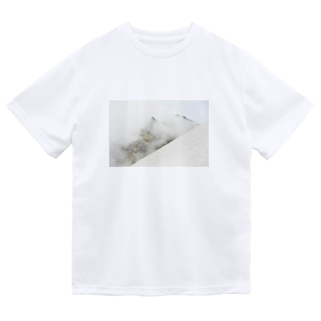 mountainscapesの白馬大雪渓 / 山 Dry T-Shirt