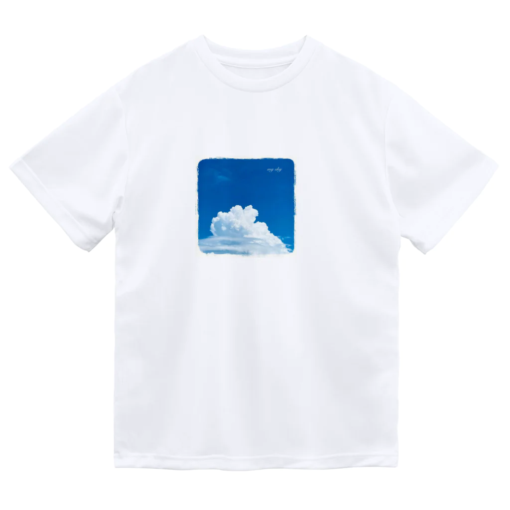 すずかけの木の夏雲 Dry T-Shirt