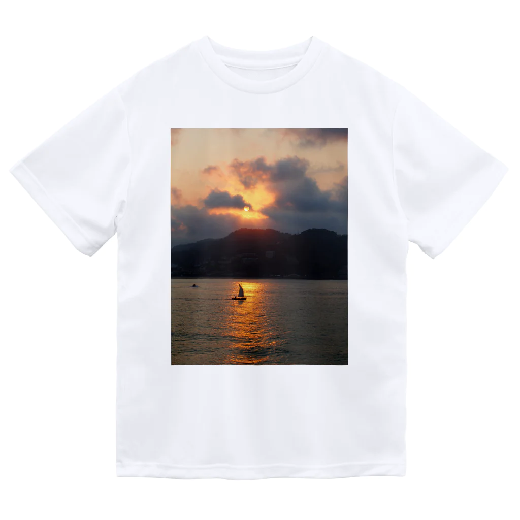 姉の夕陽のスポットライト Dry T-Shirt