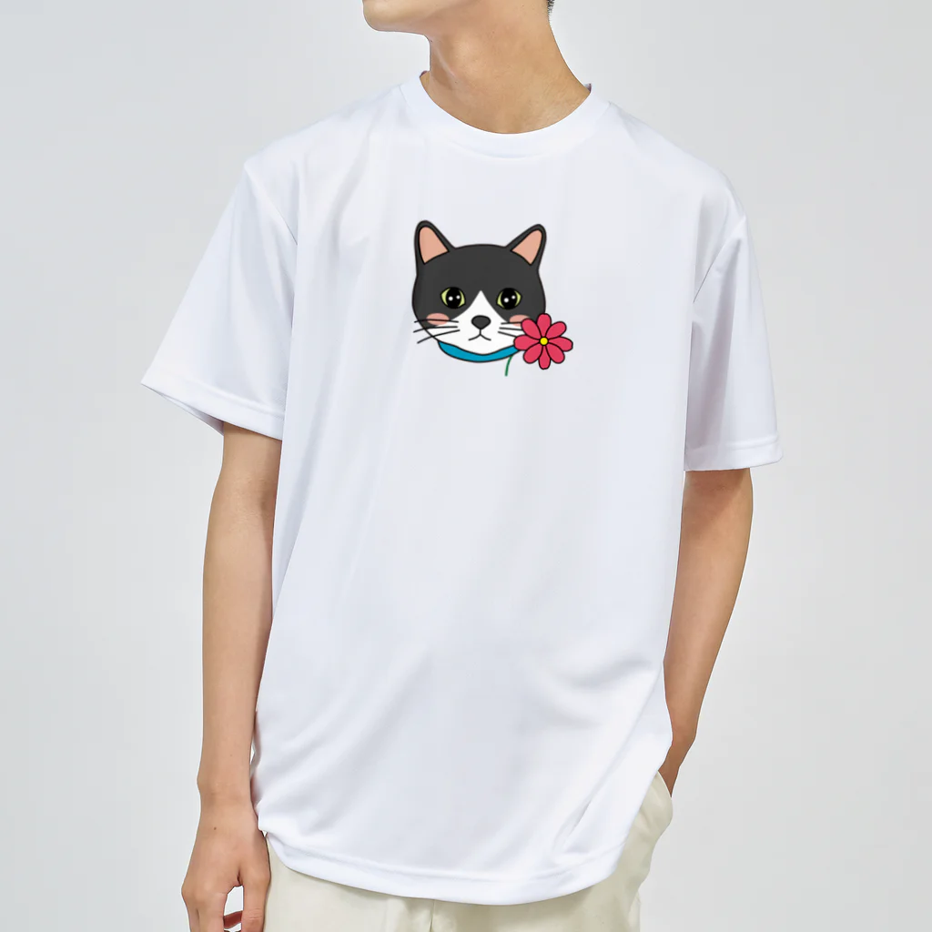 photo-kiokuのコスモスを付けている猫【しじみ】 Dry T-Shirt