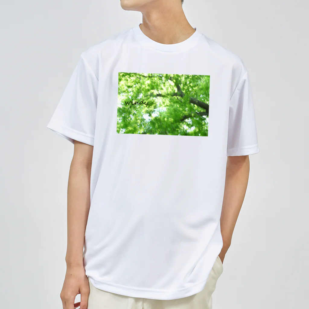 photo-kiokuの風に揺れる木 Dry T-Shirt