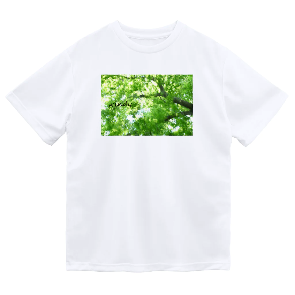 photo-kiokuの風に揺れる木 Dry T-Shirt