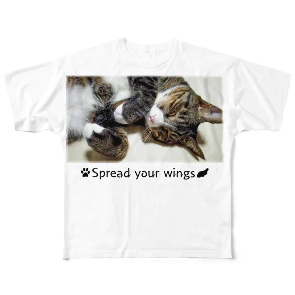 Cat in the Light（光の中の猫）の【猫】眠るキジトラ、Sleeping Beat -001 (text：Spread your wings) All-Over Print T-Shirt