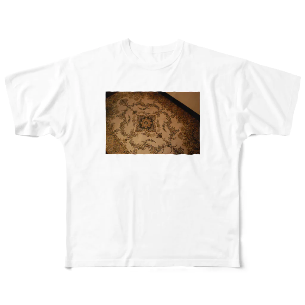 _____1833_の下にある All-Over Print T-Shirt