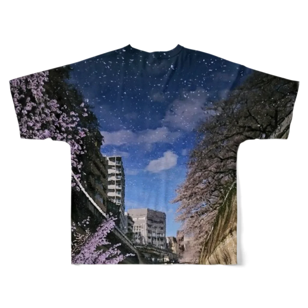 古春一生(Koharu Issey)の桜降る川空へ。 All-Over Print T-Shirt :back