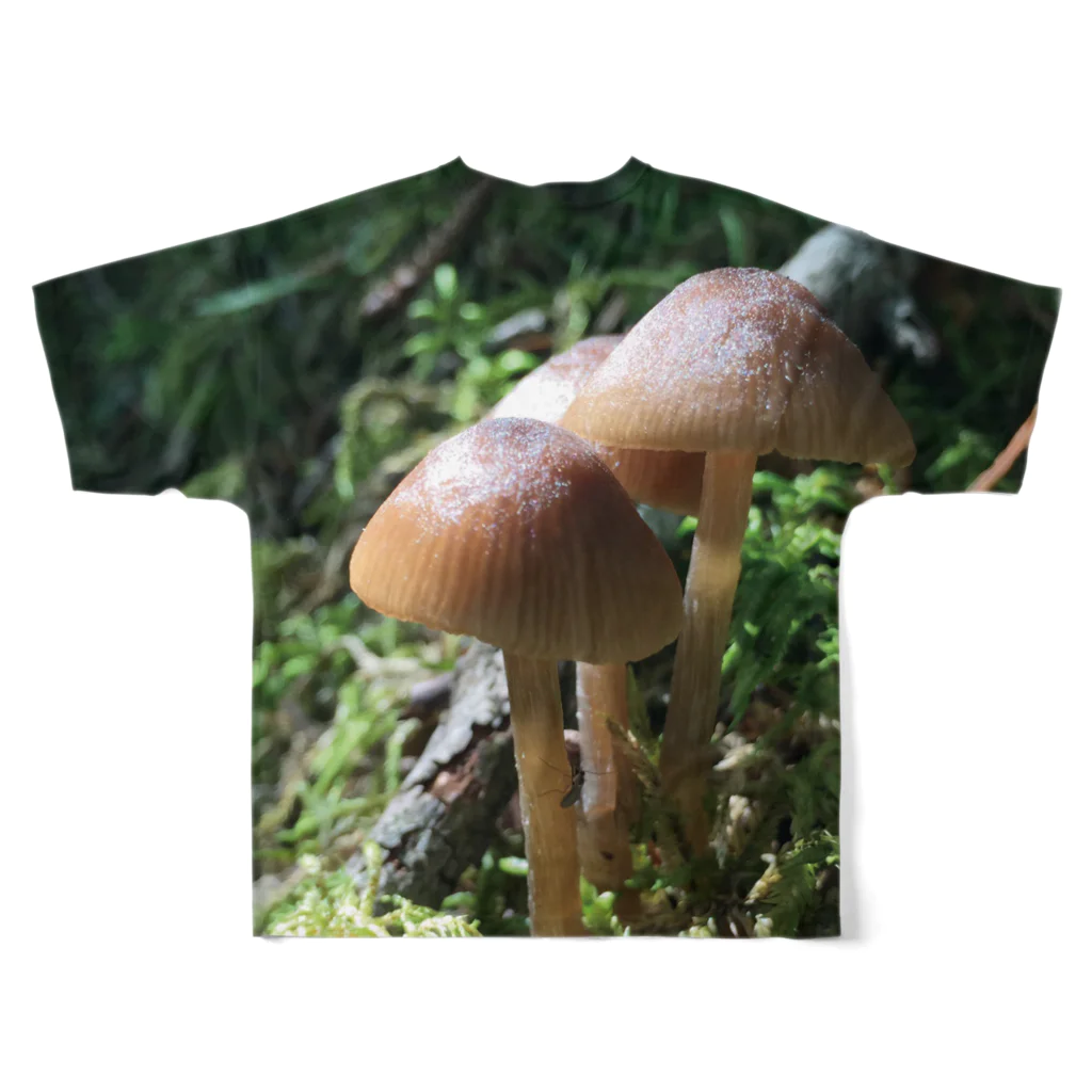 イラストカフェ（ビーグル）のSANYUBU★きのこTシャツ All-Over Print T-Shirt :back