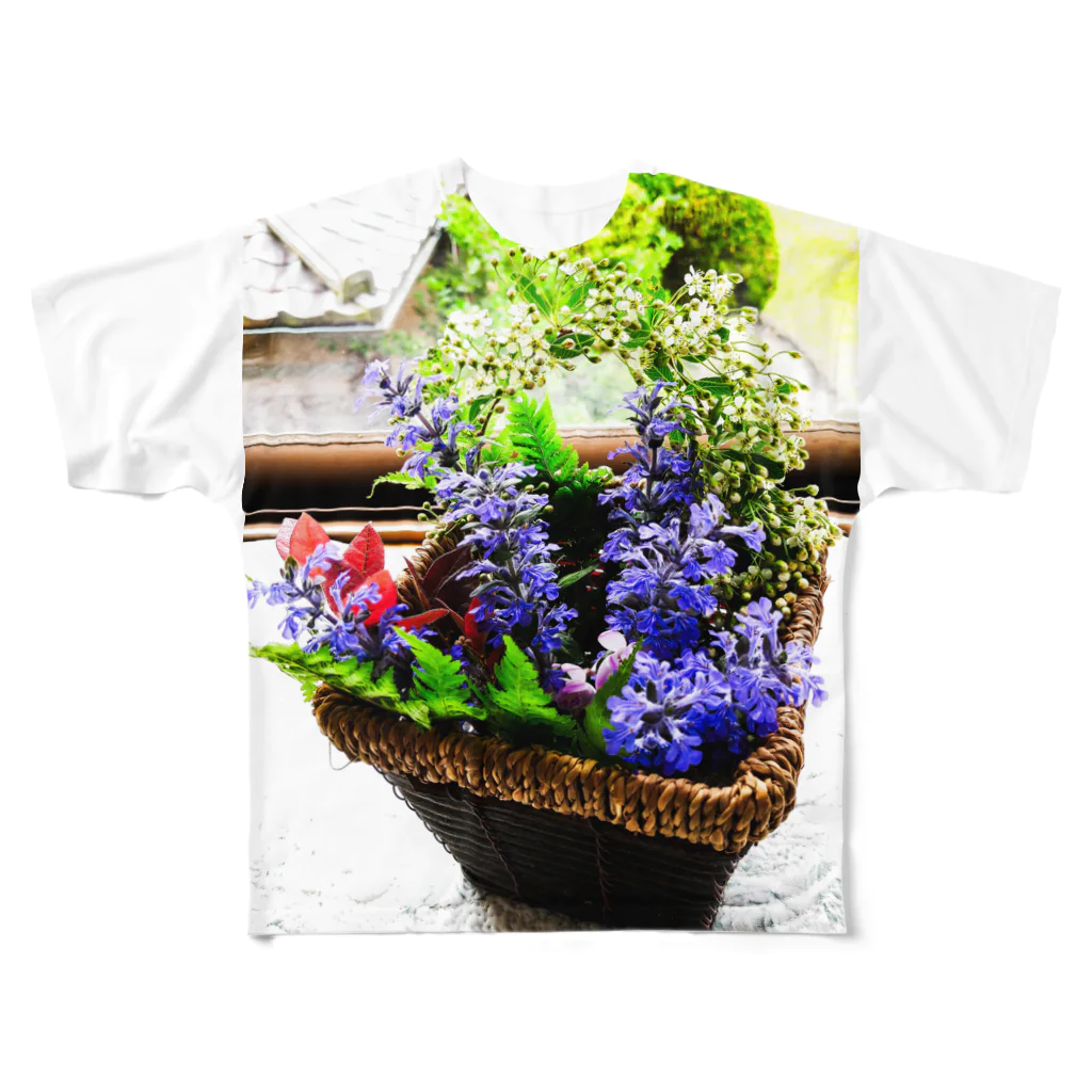 イエローローズのGARDEN FLOWER BASKET All-Over Print T-Shirt