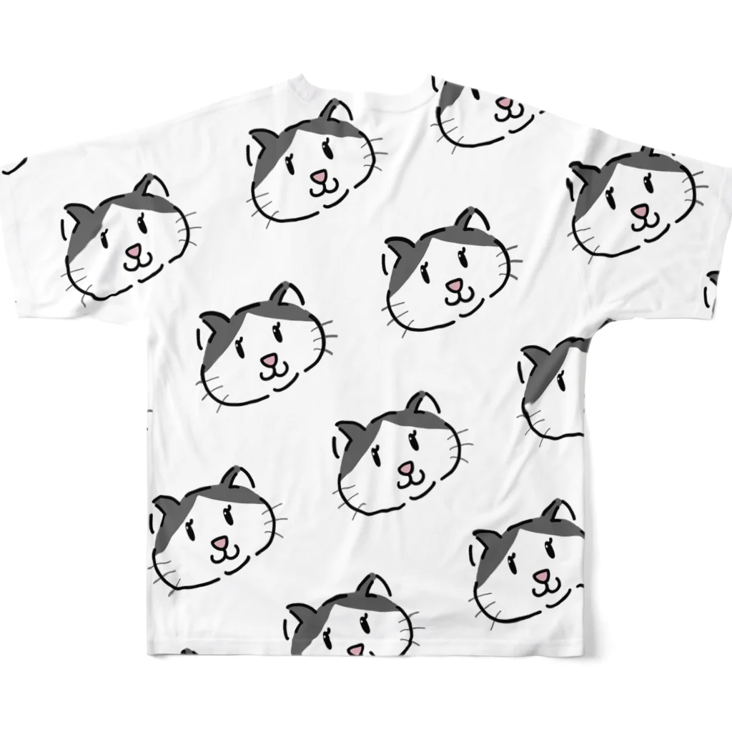 ネクストのきゅるるん猫　総柄 フルグラフィックTシャツの背面