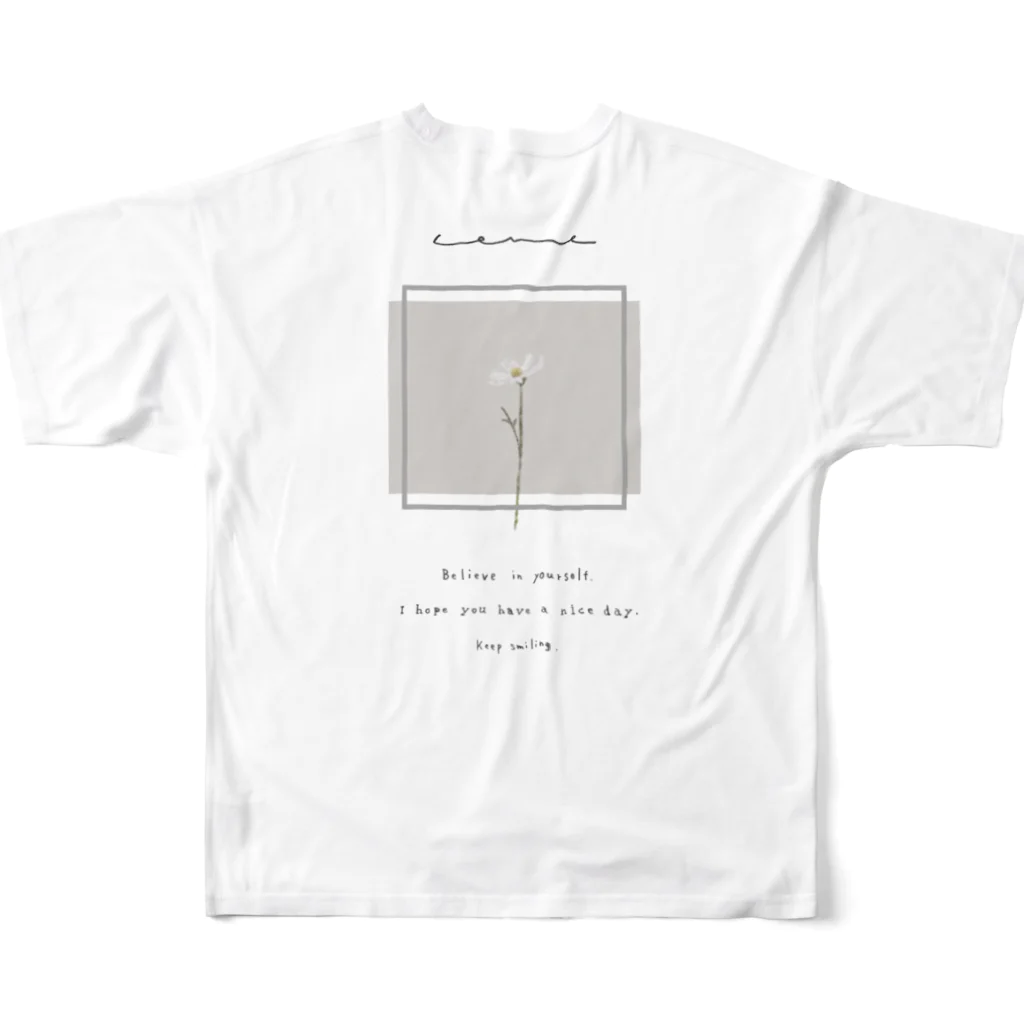 rilybiiのwhite grayish peach tea × white flower フルグラフィックTシャツの背面