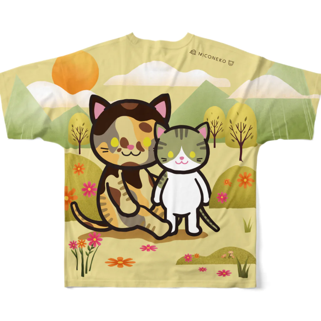 にこねこ【保護猫の保育園】のうずらトントン【ピクニック】フルグラフィックTシャツ 풀그래픽 티셔츠の背面