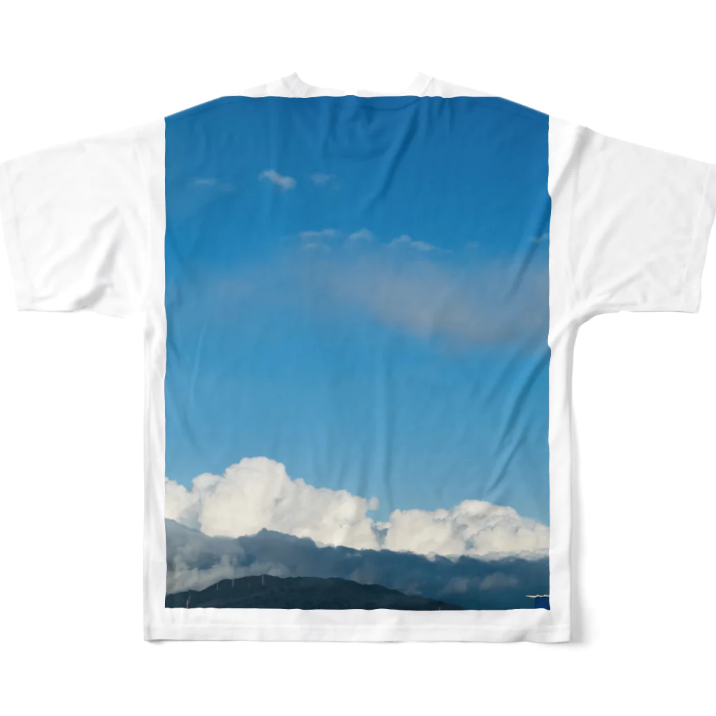 k_cloudart official shopのKUMO KUMA フルグラフィックTシャツの背面