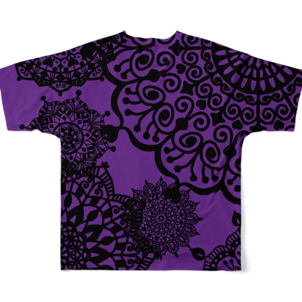 sandy-mのヴィンテージ レース柄 パープル All-Over Print T-Shirt :back