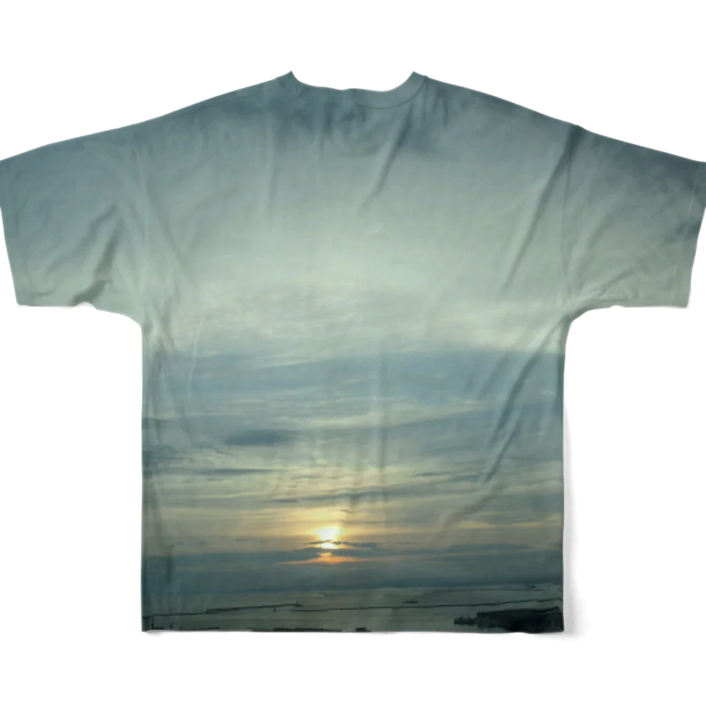 空屋　sorayakusakaの夕暮れの港 All-Over Print T-Shirt :back