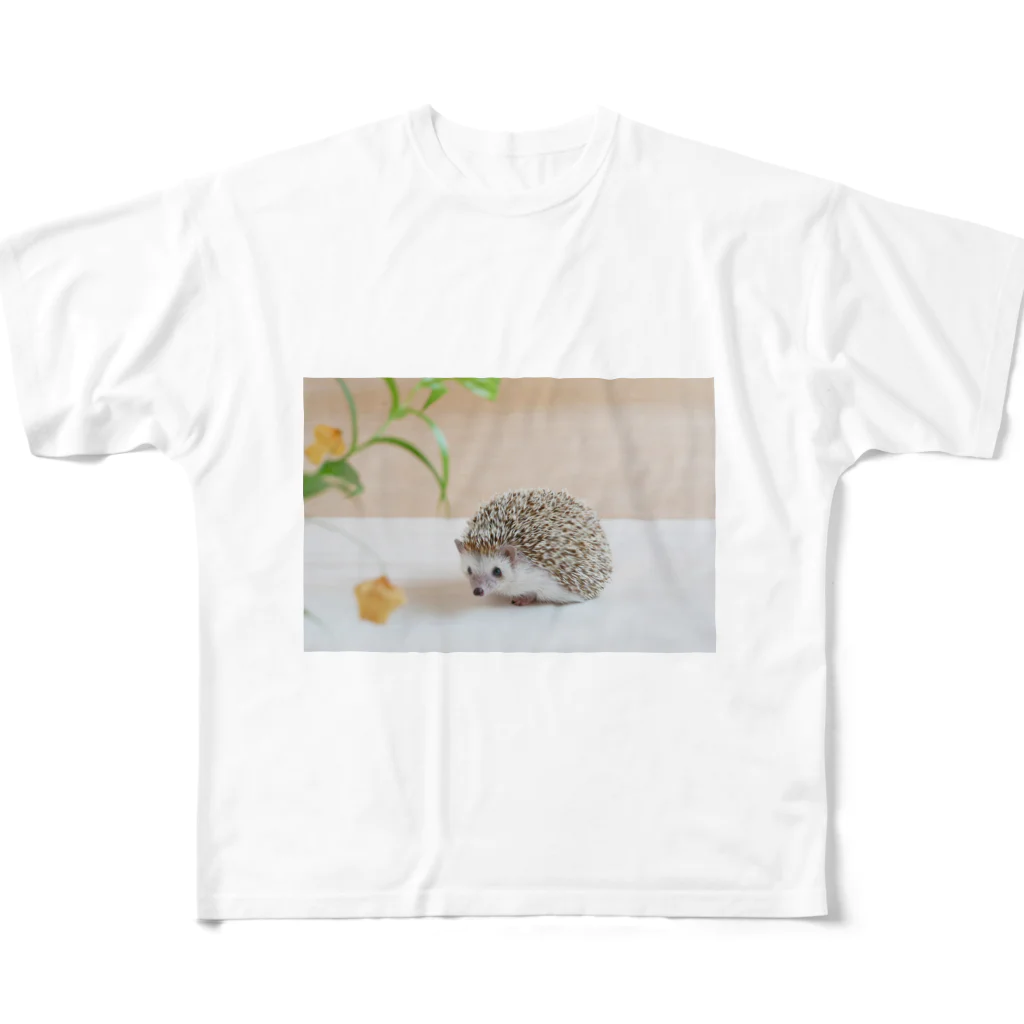 むぎこむ工房の上目遣いのハリネズミ All-Over Print T-Shirt