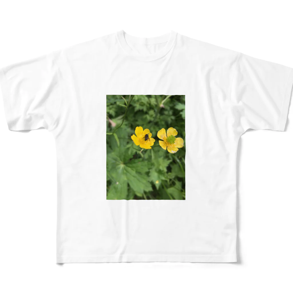 kujiradonirukadonのなんかの花とハチ フルグラフィックTシャツ