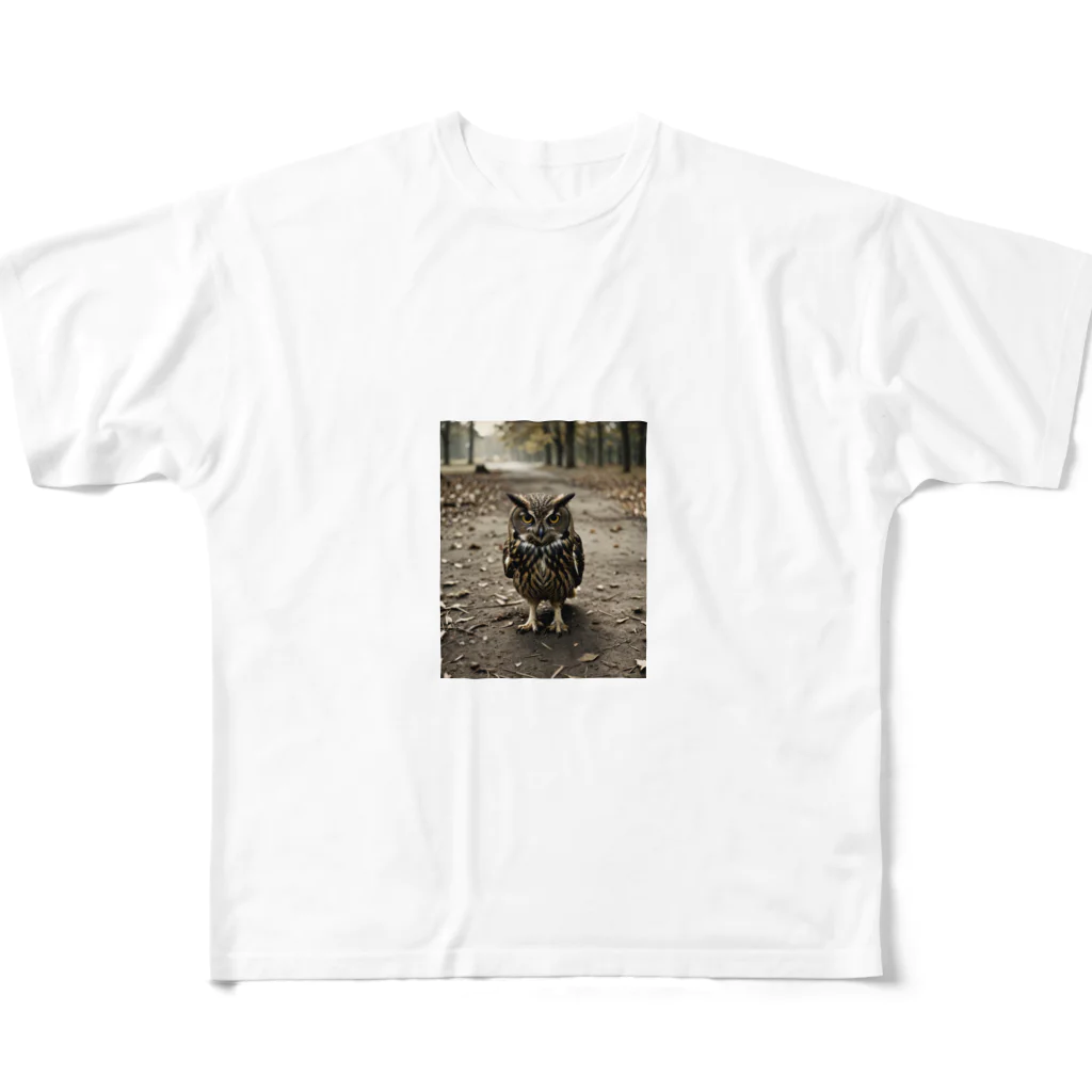 Steampunk Creations屋の地面を歩くフクロウ All-Over Print T-Shirt