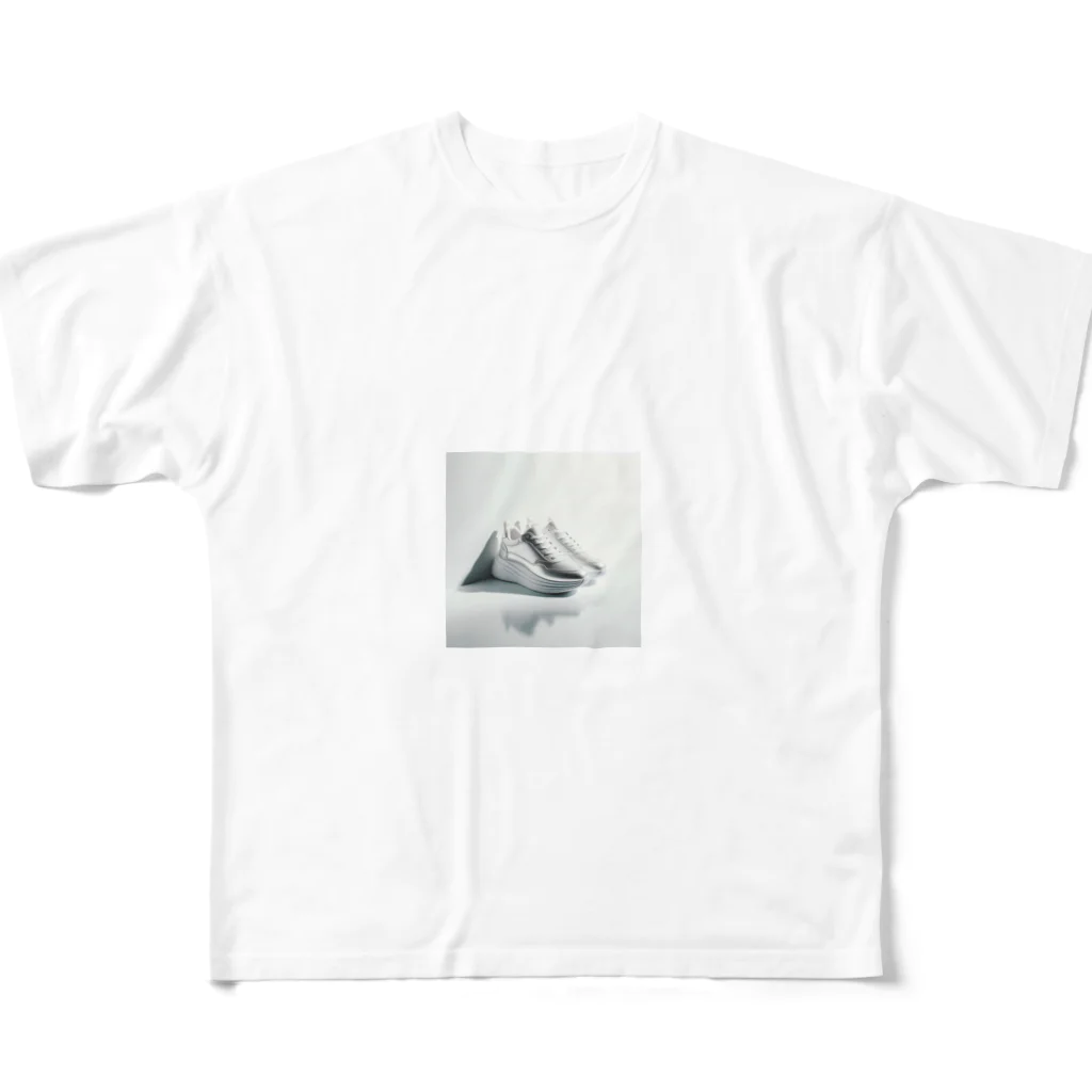 アミュペンの清潔感あふれる白いスニーカー All-Over Print T-Shirt