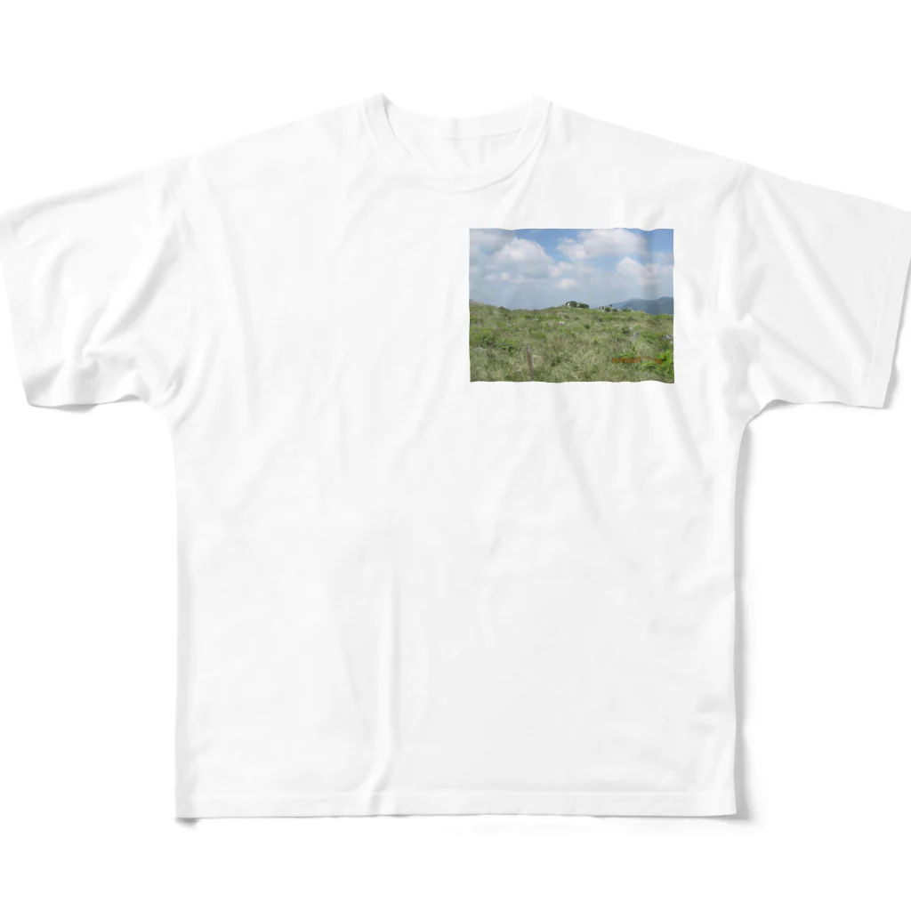 チャレンジャーニシヤマショップの四国カルストの風景 All-Over Print T-Shirt