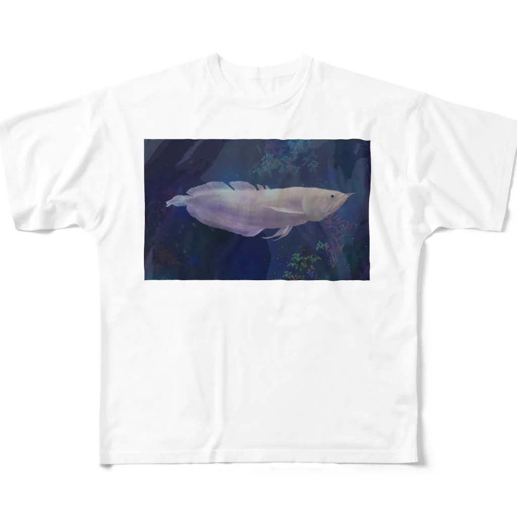 応魚のアルビノシルバーアロワナ（背景つき、青） All-Over Print T-Shirt