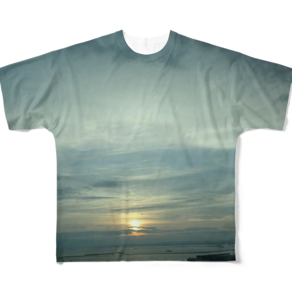 空屋　sorayakusakaの夕暮れの港 All-Over Print T-Shirt