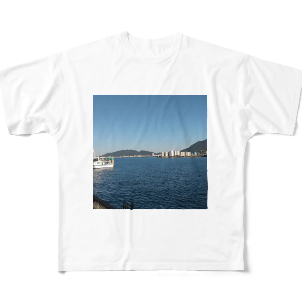 トップダイナミックの静かでピースフルな港風景のTシャツ All-Over Print T-Shirt